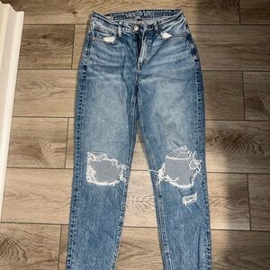 American Eagle Outfitters Mom Jean
